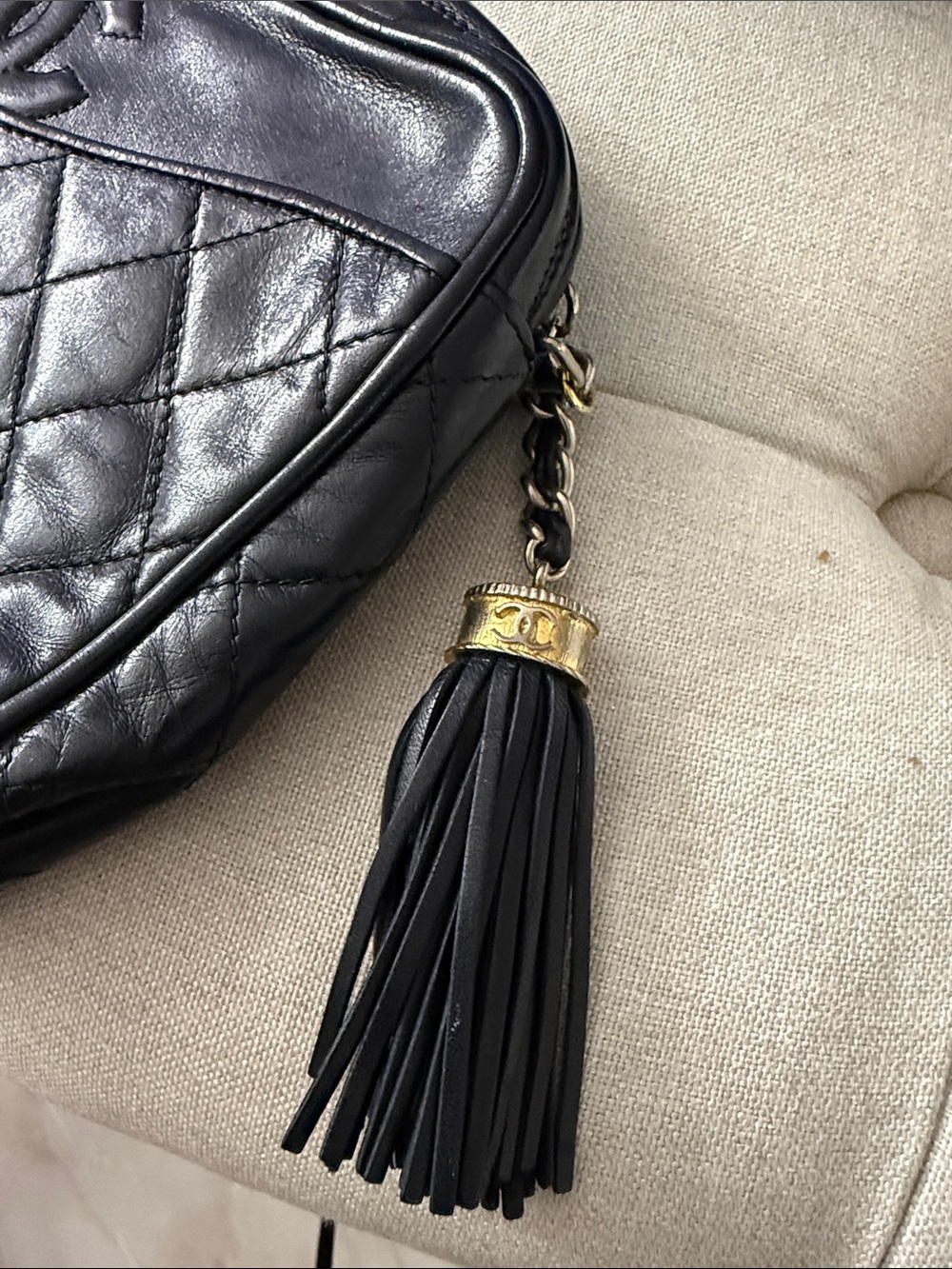 CHANEL Black Quilted Lambskin Shoulder Bag with Tassel - Picture 6 of 6